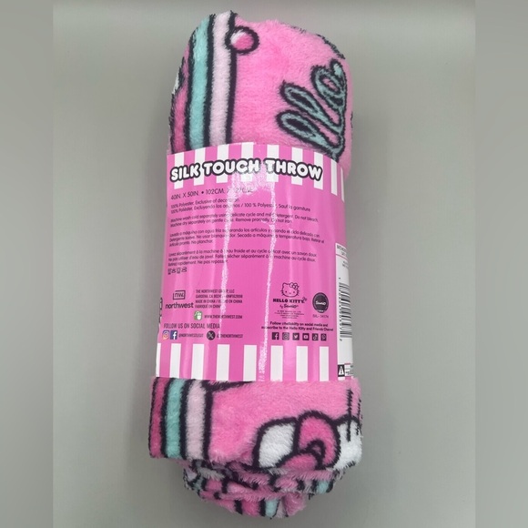 HELLO KITTY Sanrio 2pc Travel CLOUD Pillow & matching Silk Touch Fleece Blanket - Picture 6 of 8